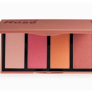 Violet Voss
Whispering Rose Luminous Blush - 4 color blush palette